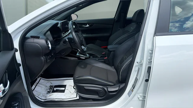 Used 2024 White Kia GT-Line image 14