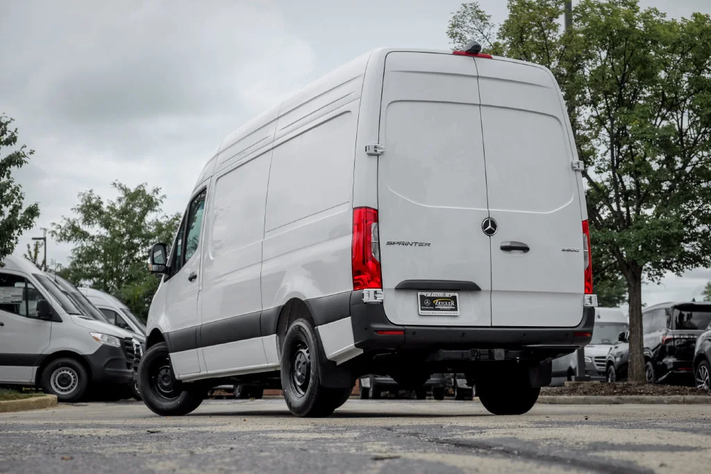 New 2026 Arctic+White Mercedes-Benz Cargo 144 WB image 2