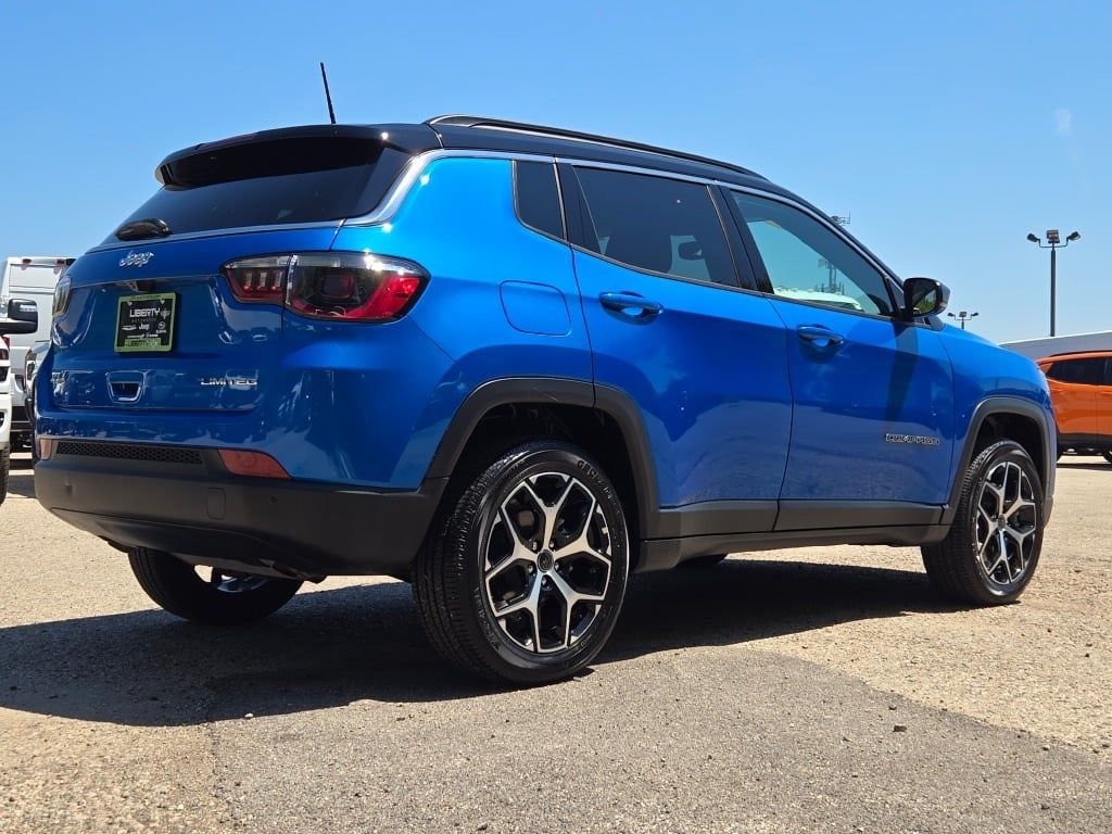 New 2026 Hydro Blue Pearl-Coat Exterior Paint Jeep Limited image 11