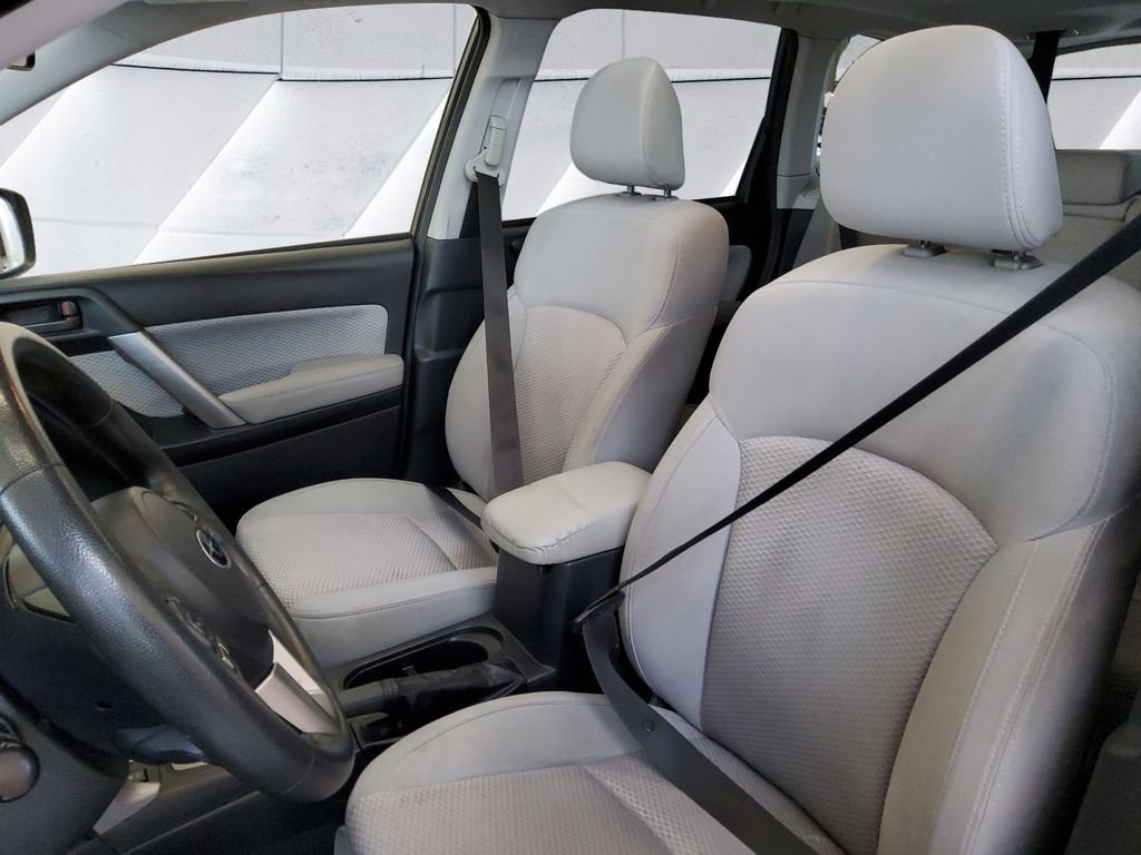 Used 2018 Gray Subaru 2.5i Premium image 8