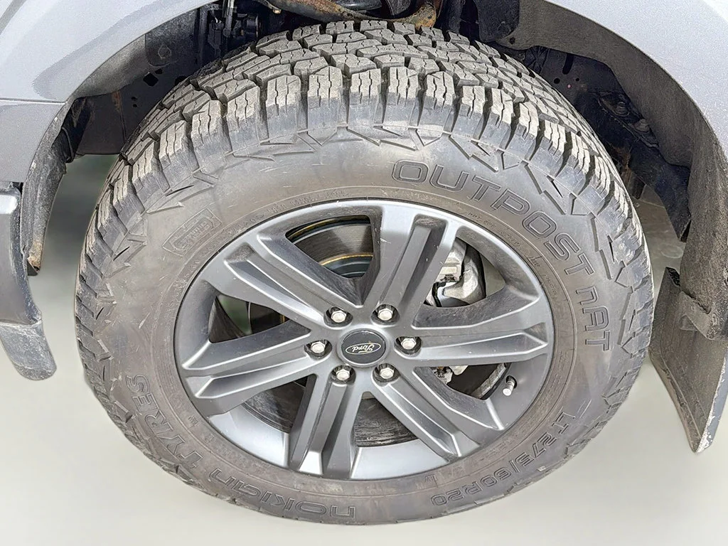 Used 2023 Carbonized Gray Metallic Ford Lariat image 22