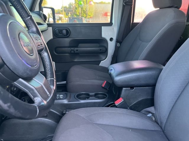 Used 2017 Black Jeep Unlimited Sport image 9