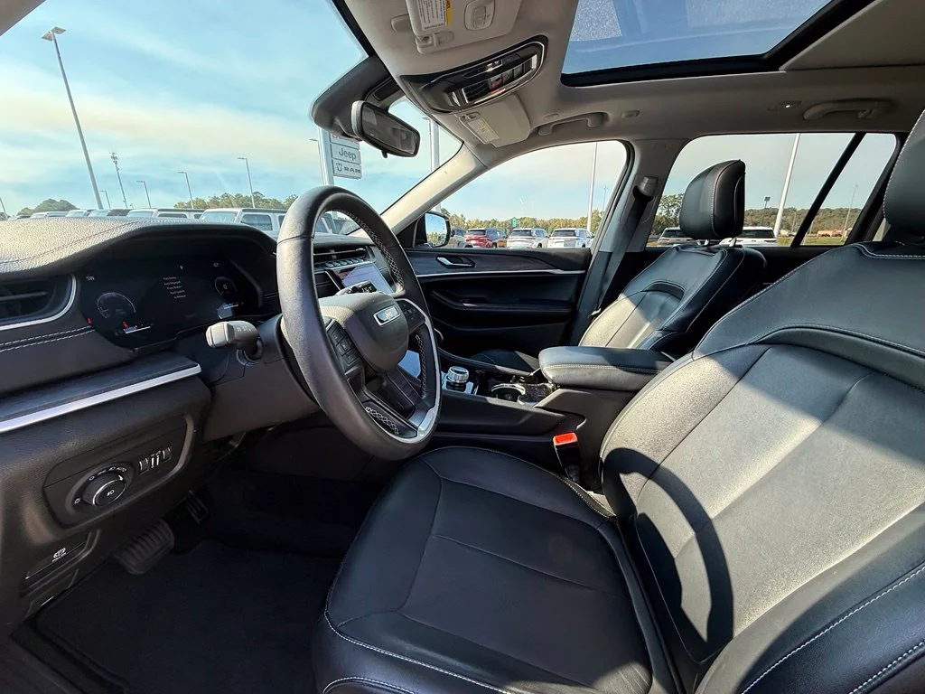 Used 2022 White Jeep Limited image 22
