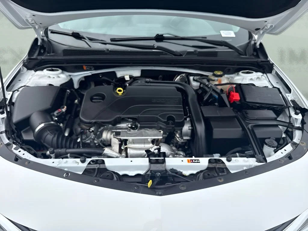 Used 2022 White Chevrolet LT image 17