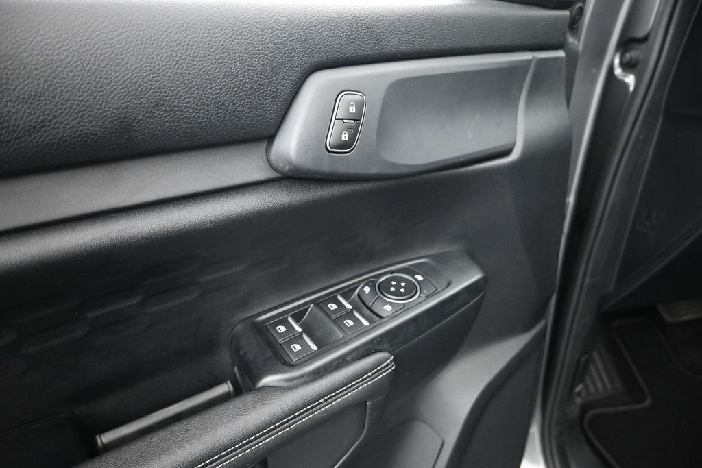 New 2026 Carbonized Gray Metallic Ford XLT image 9