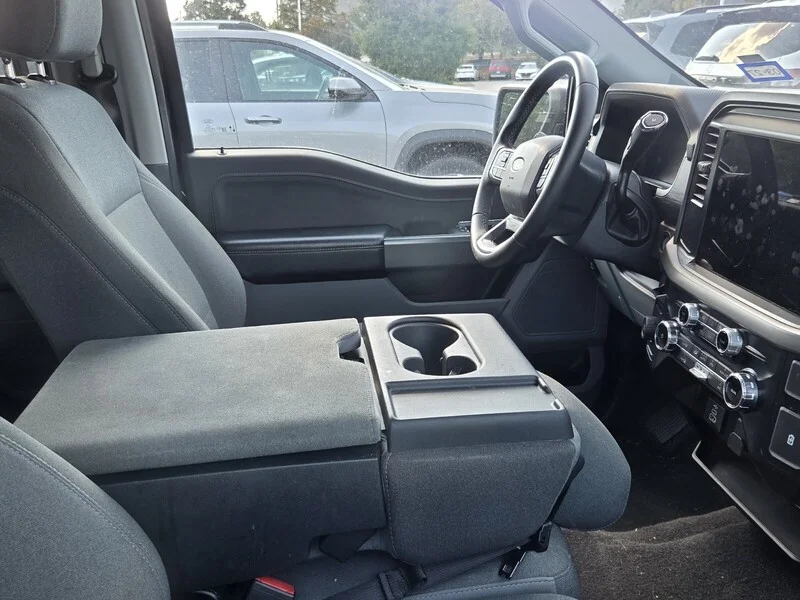 Used 2025 Black Metallic FORD XLT image 9