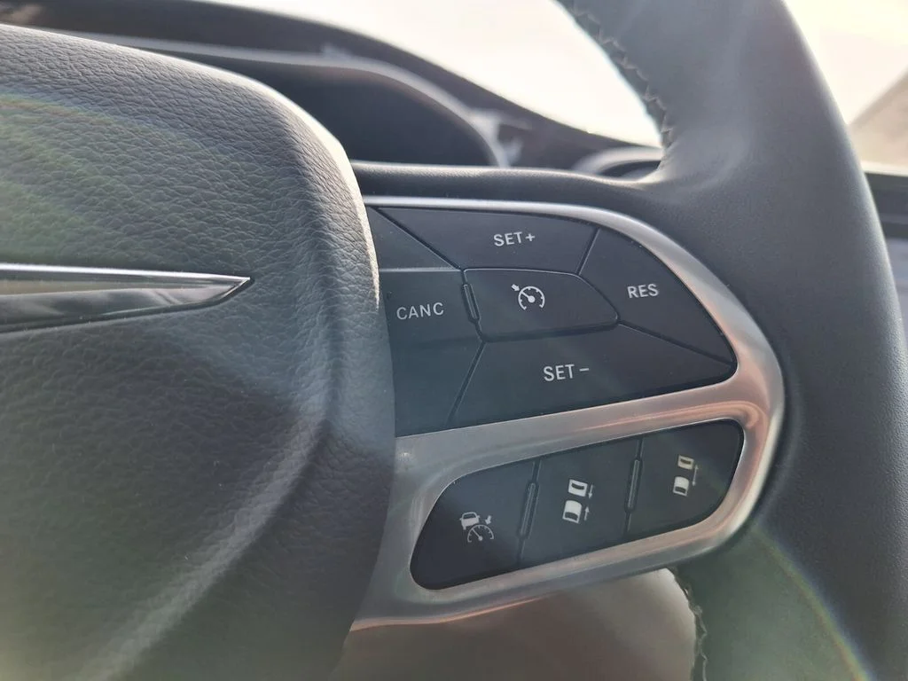 2023 Chrysler Pacifica Limited - Photo 14