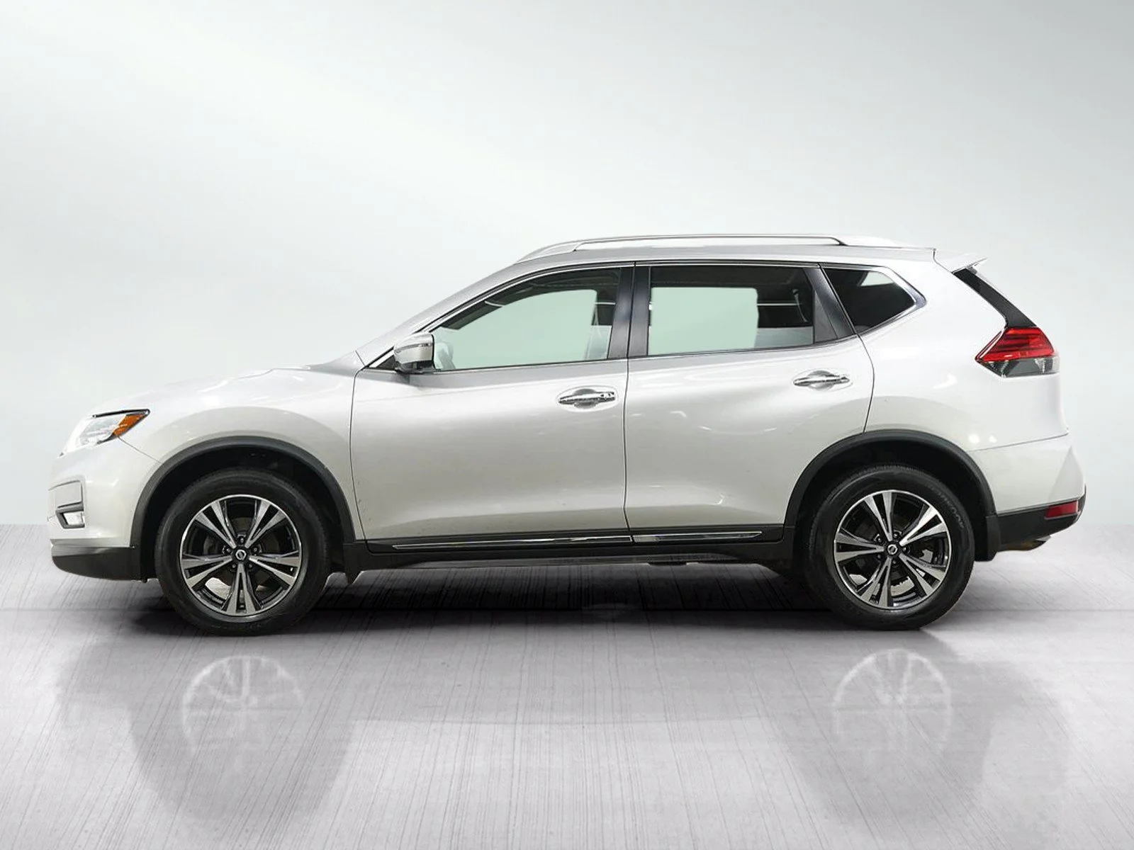 Used 2017 Nissan Rogue SL with VIN JN8AT2MV3HW022228 for sale in Wayzata, Minnesota
