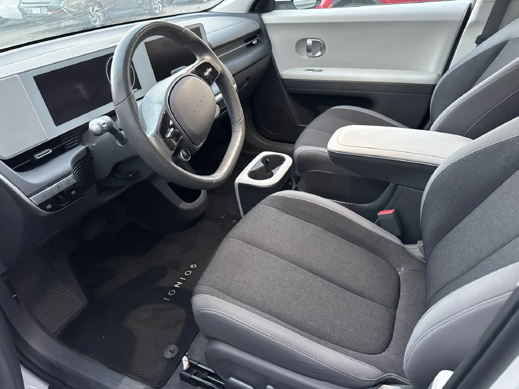 Used 2024 White Hyundai SEL image 8