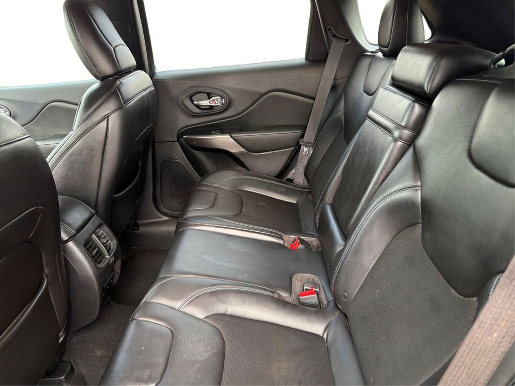 Used 2019 Velvet Red Pearlcoat Jeep Latitude Plus image 11