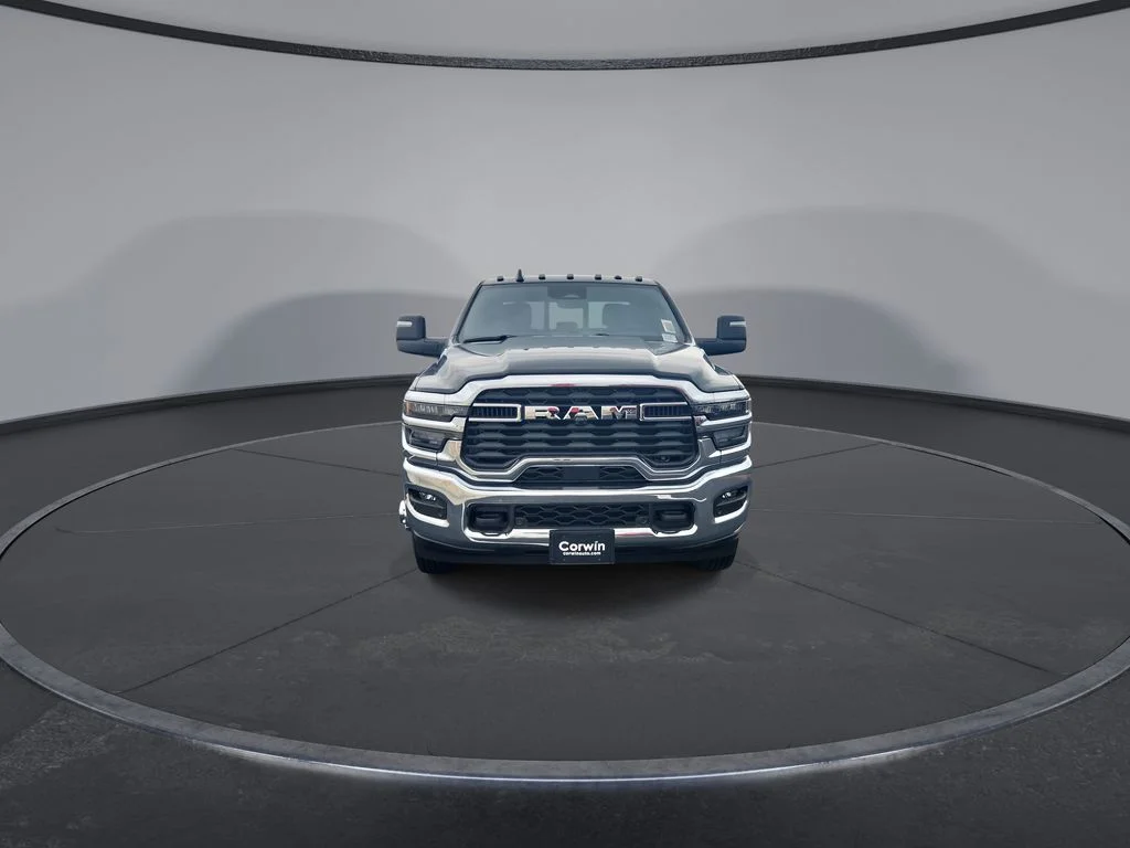 New 2026 Diamond Black Crystal Pearl-Coat Exterior Paint RAM Tradesman image 3