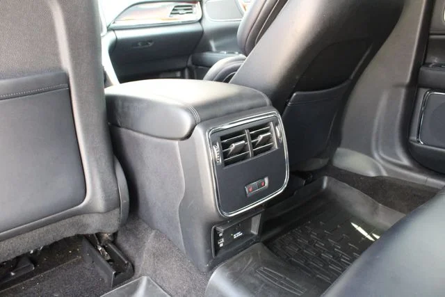 Used 2017 Black Lincoln Select image 22
