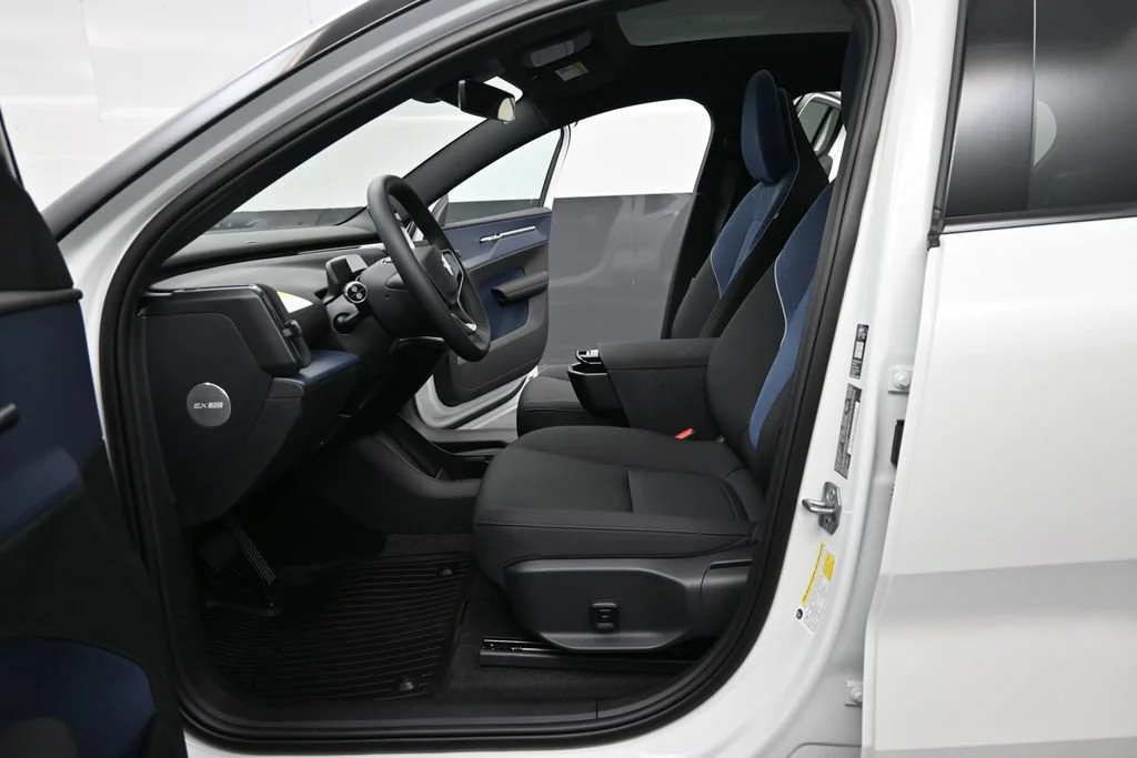 New 2026 White Volvo Twin Motor Performance Ultra image 10
