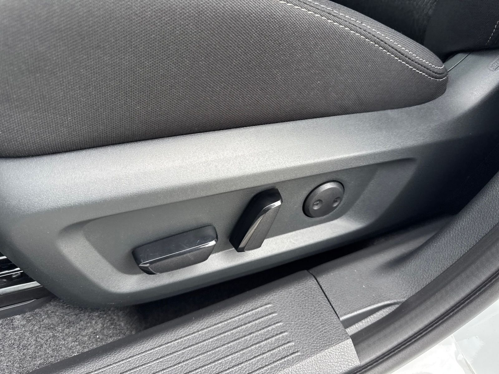 New 2026 Nissan Rogue SV 4D Sport Utility