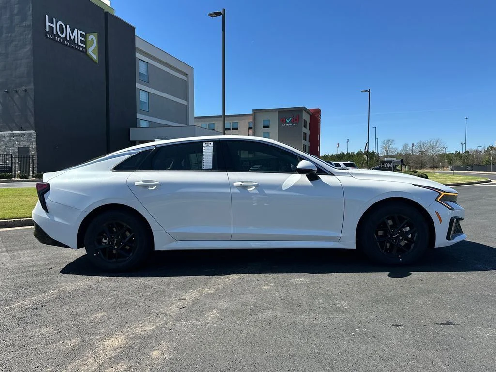 New 2026 White Kia LXS image 8
