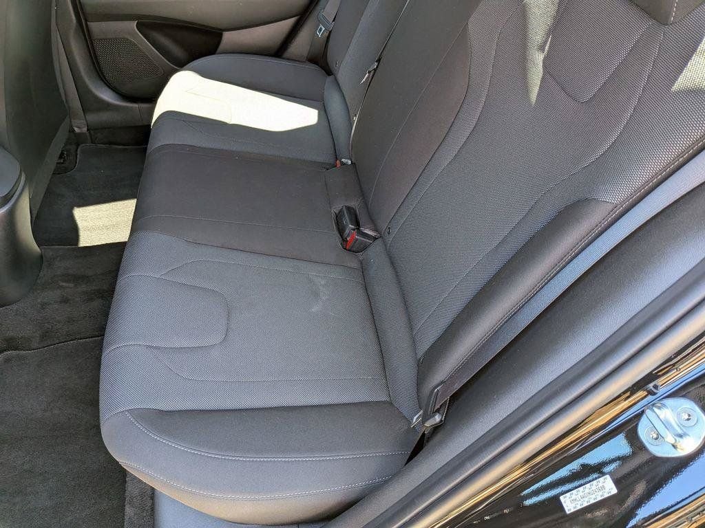 Used 2022 Black Hyundai SE image 21