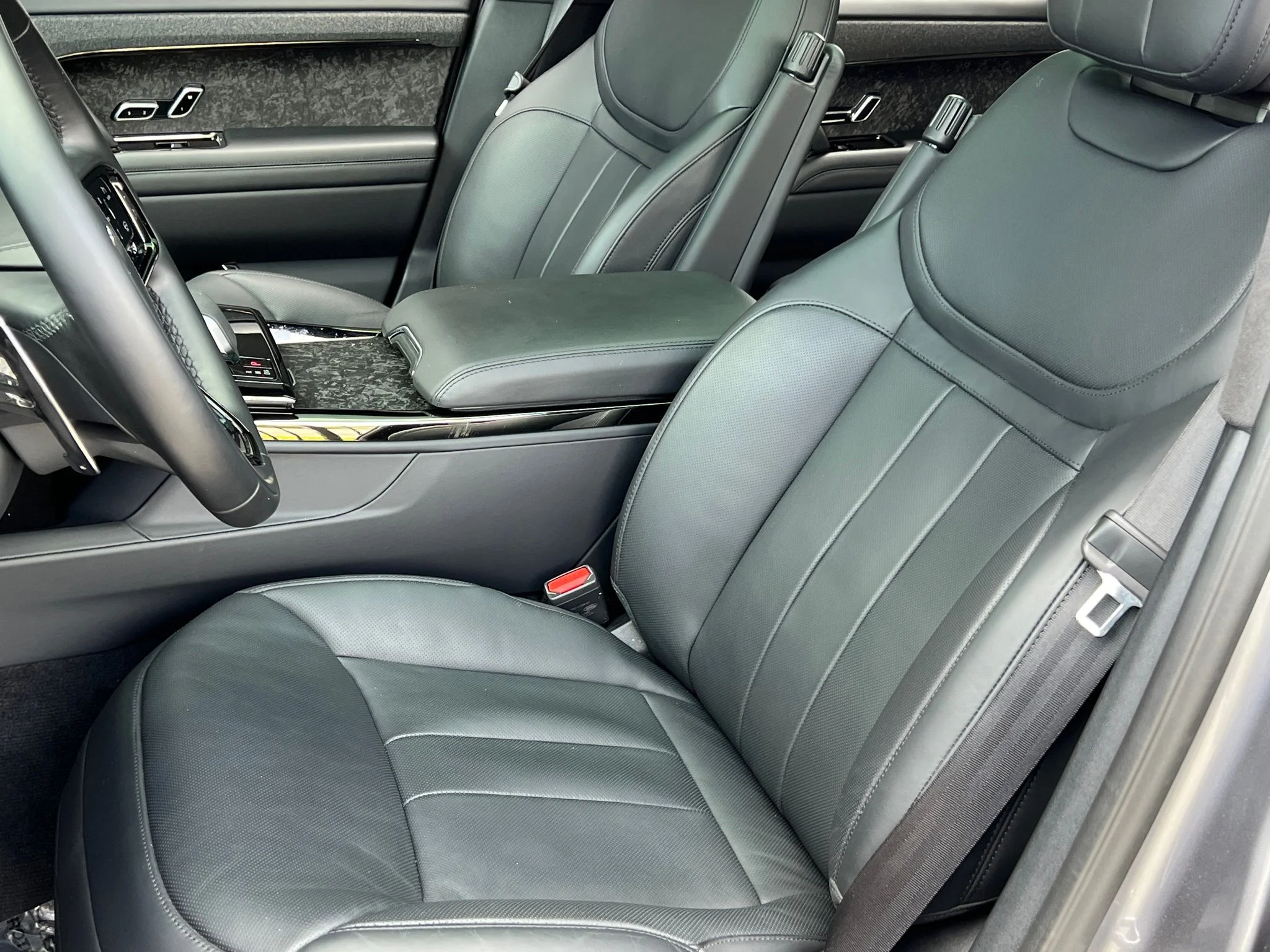 Used 2025 Gray Land Rover Autobiography image 22