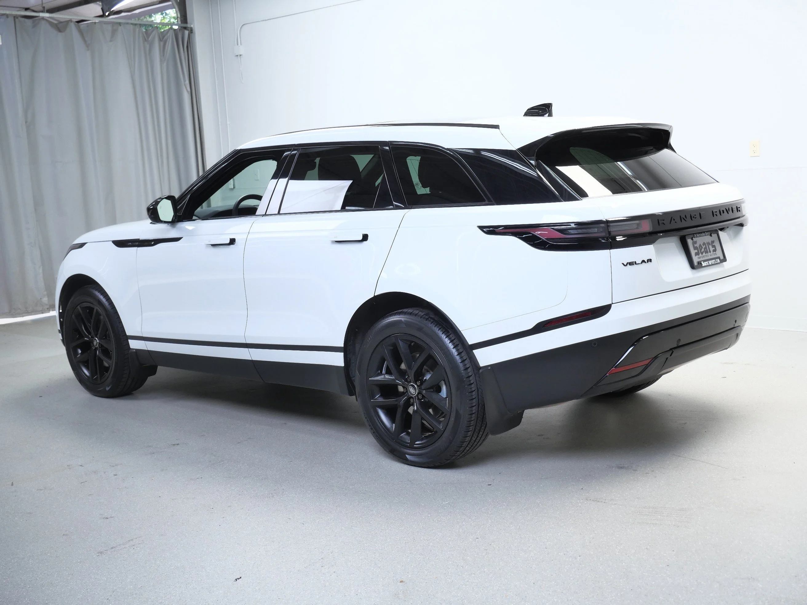 Used 2025 Fuji White Land Rover P250 S image 11