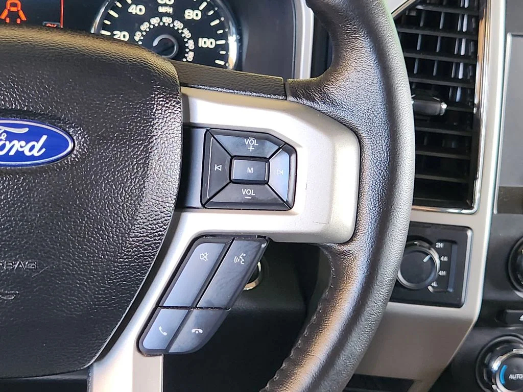 Used 2018 White Platinum Metallic Tri-Coat Ford LARIAT image 31