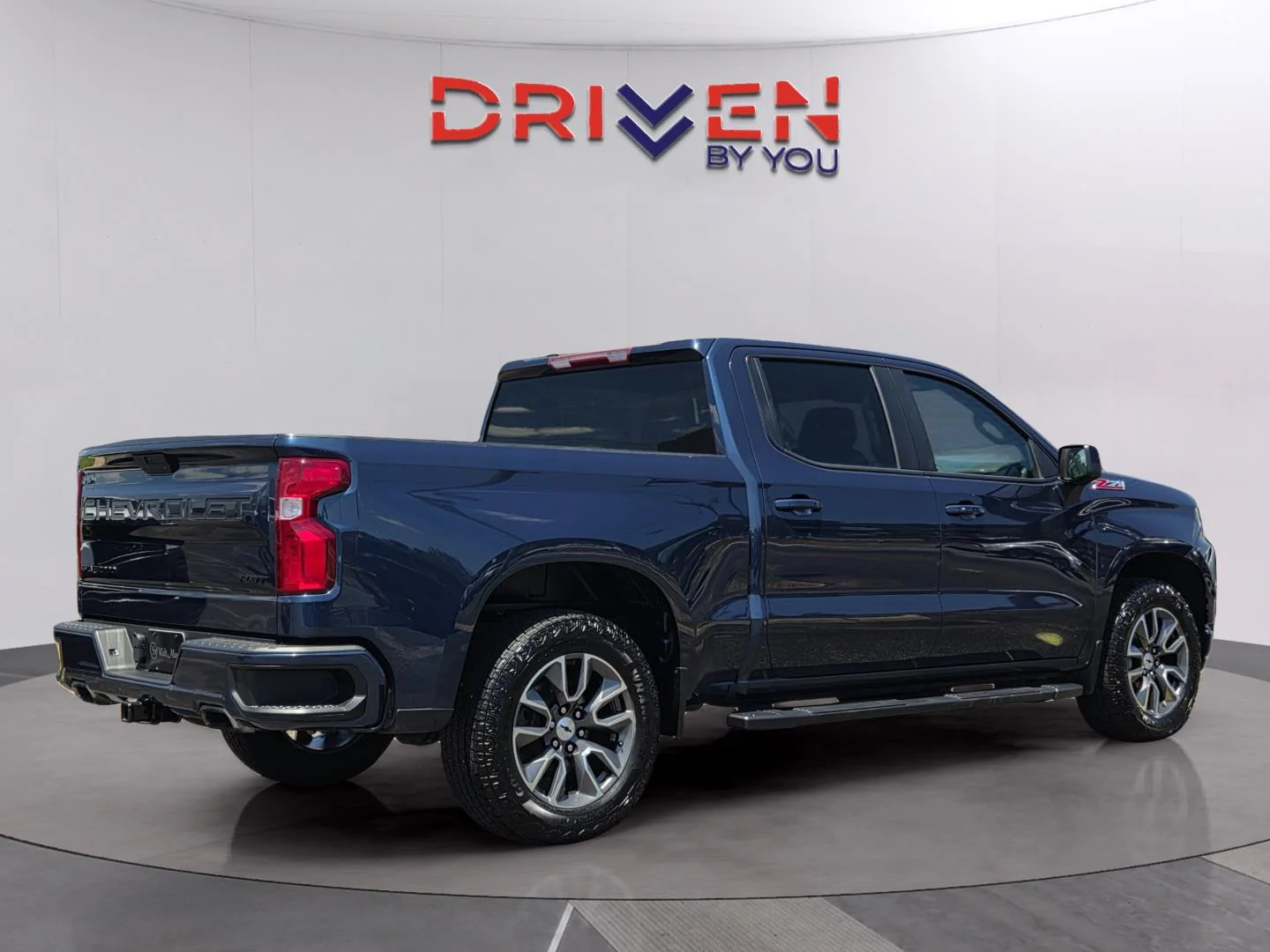 Used 2022 Northsky Blue Metallic Chevrolet RST image 5