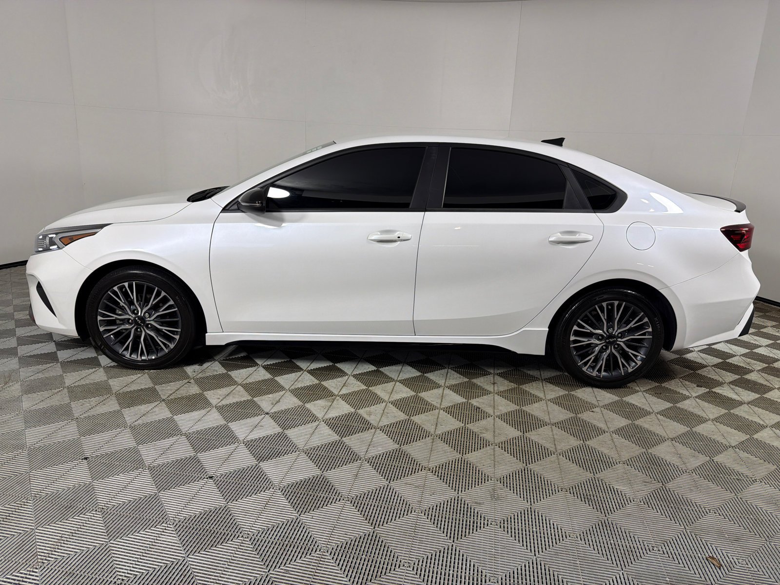 Used 2023 Snow White Pearl Kia GT-Line image 7