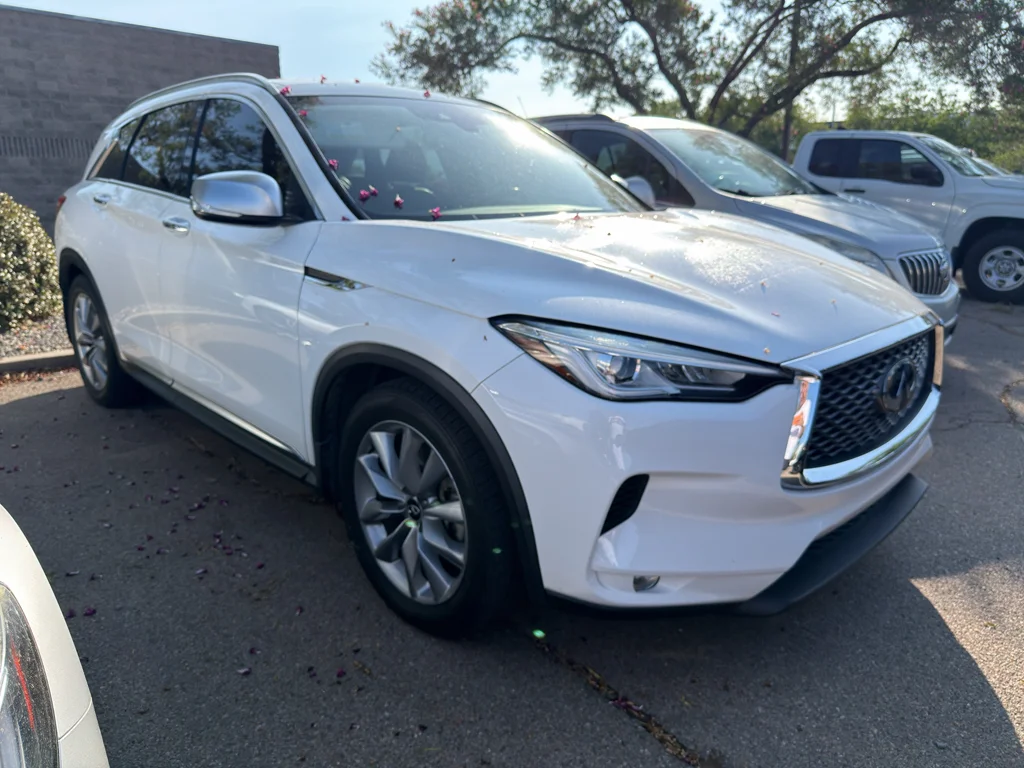 Used 2021 Lunar White INFINITI LUXE image 3