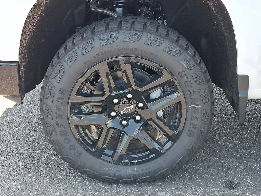New 2026 Summit White Chevrolet Custom Trail Boss image 19