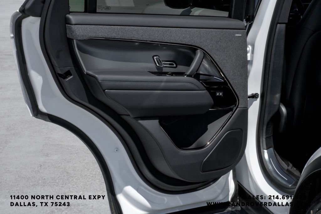 New 2026 Ostuni Pearl Wht Prem Met Land Rover Dynamic SE image 46