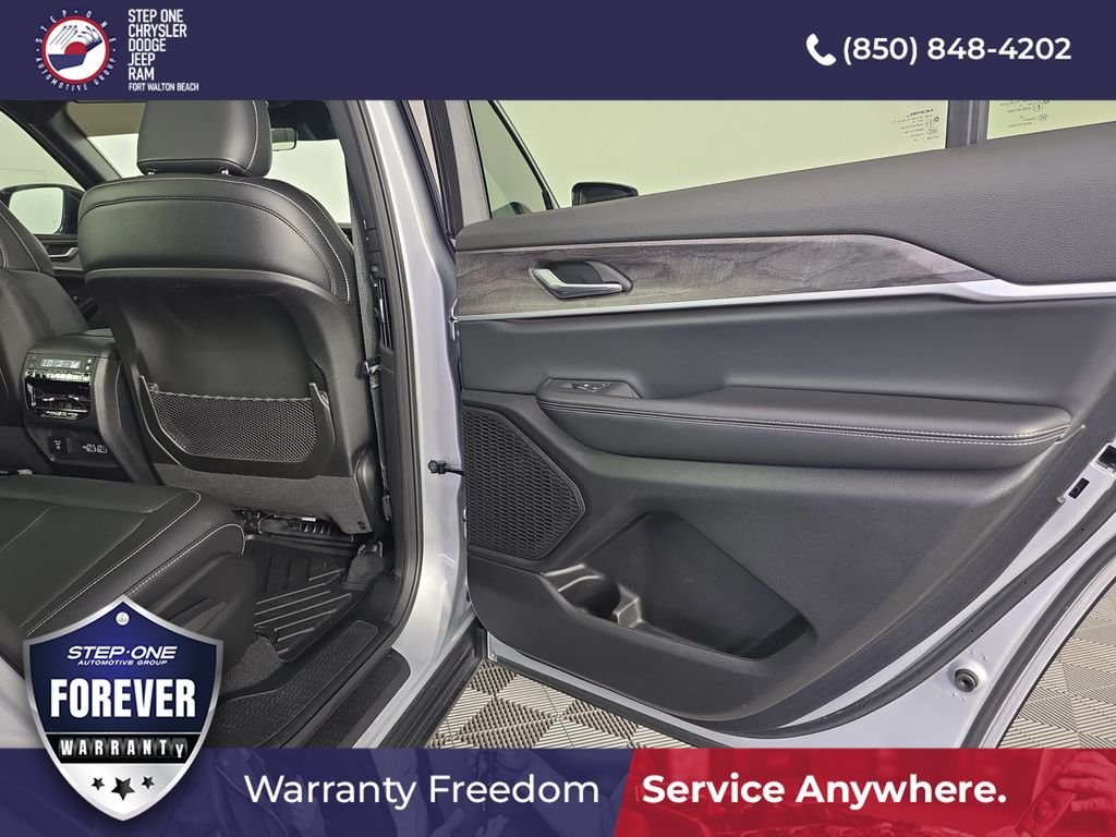 Used 2025 Silver Jeep Limited image 33