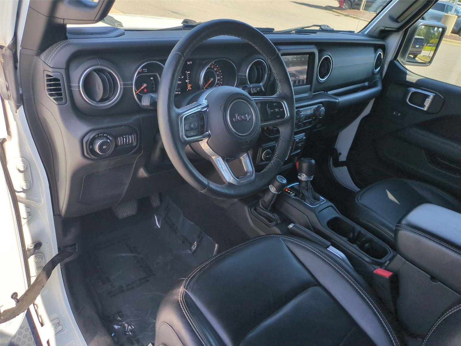Used 2019 Bright White Clearcoat Jeep Sahara image 18