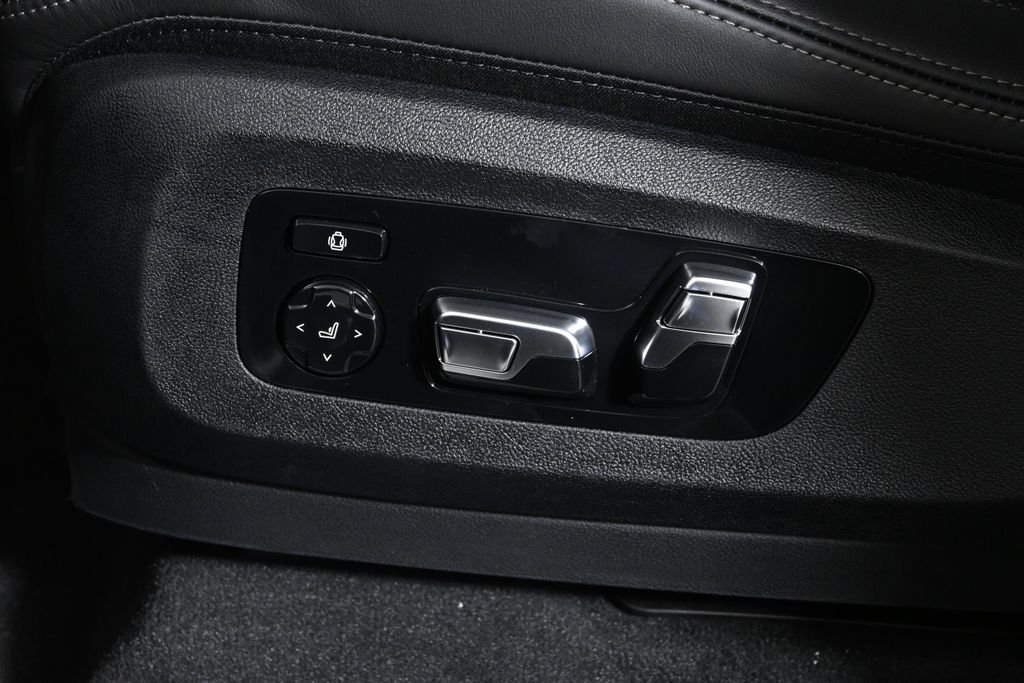 New 2026 Black Sapphire Metallic BMW xDrive40i image 27