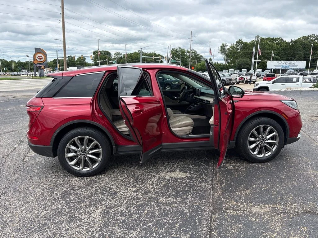 Used 2022 Red Lincoln Standard image 8