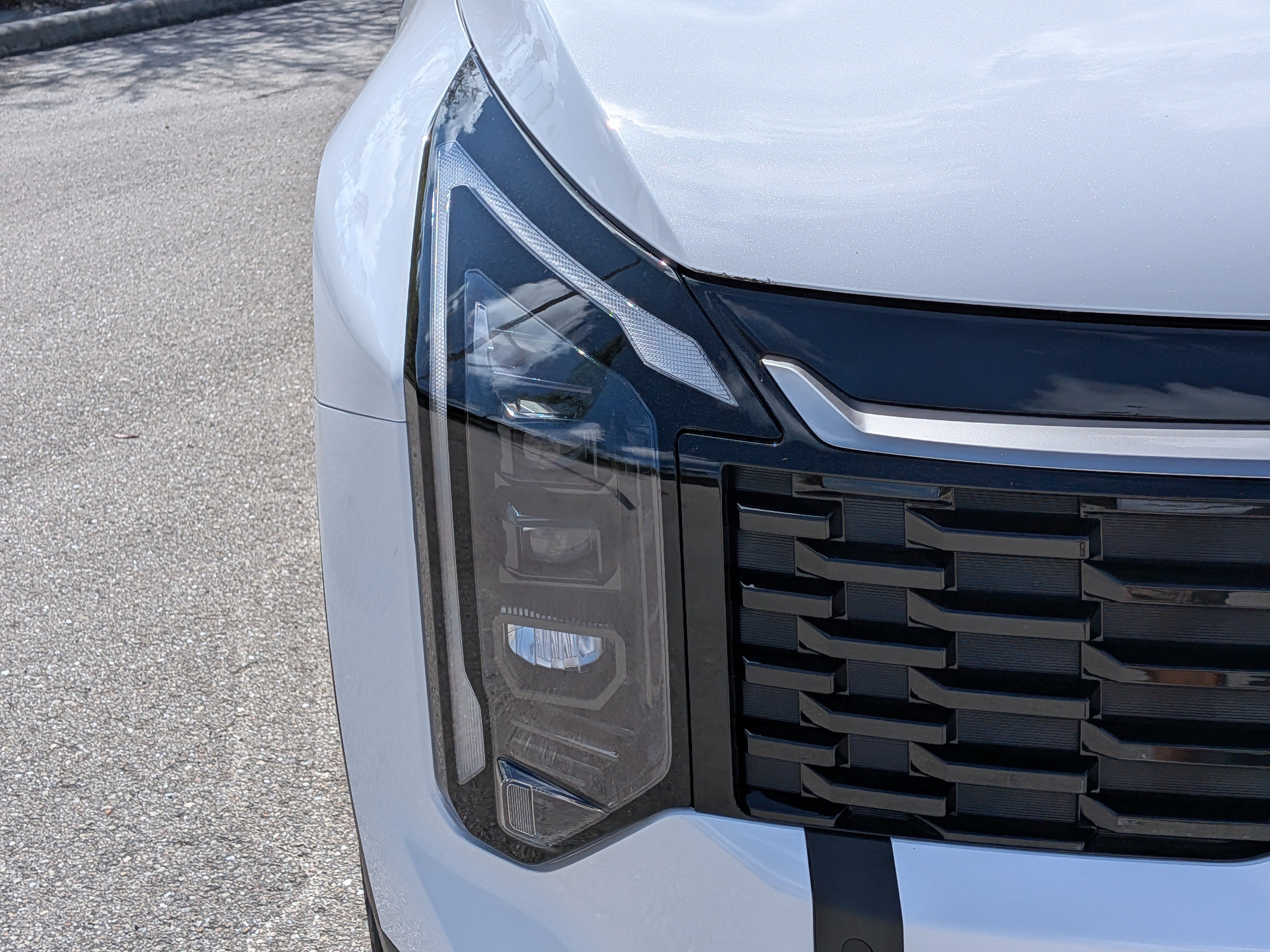 New 2026 Glacial White Pearl Kia EX image 10