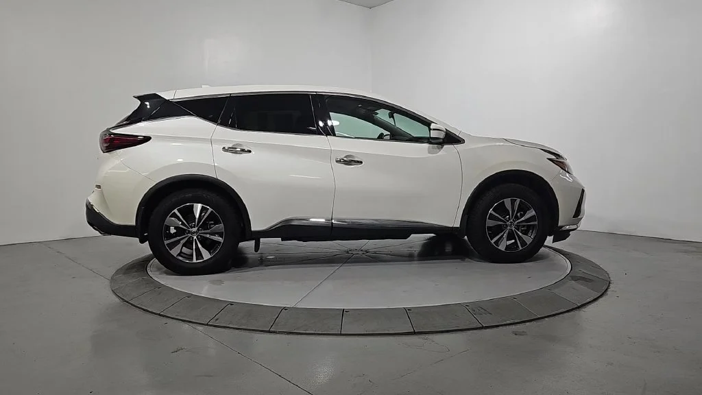 Used 2019 White Nissan S image 7