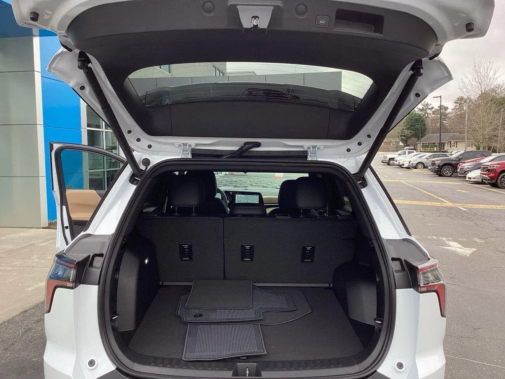 New 2026 Polar White Tricoat Chevrolet FWD ACTIV image 21