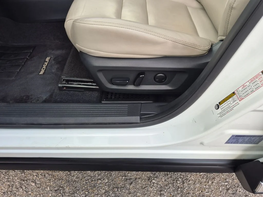 Used 2023 White Nissan SL image 13