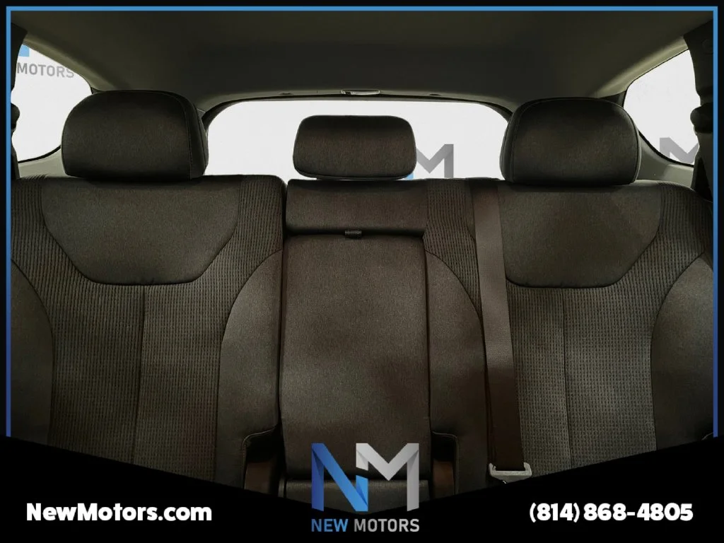 Used 2021 Twilight Black Hyundai SE image 13