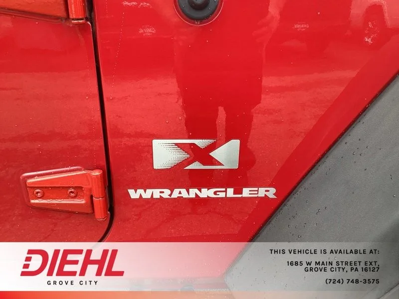 Used 2008 Red Jeep X image 10