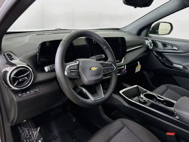 New 2027 Summit White Chevrolet LT image 11