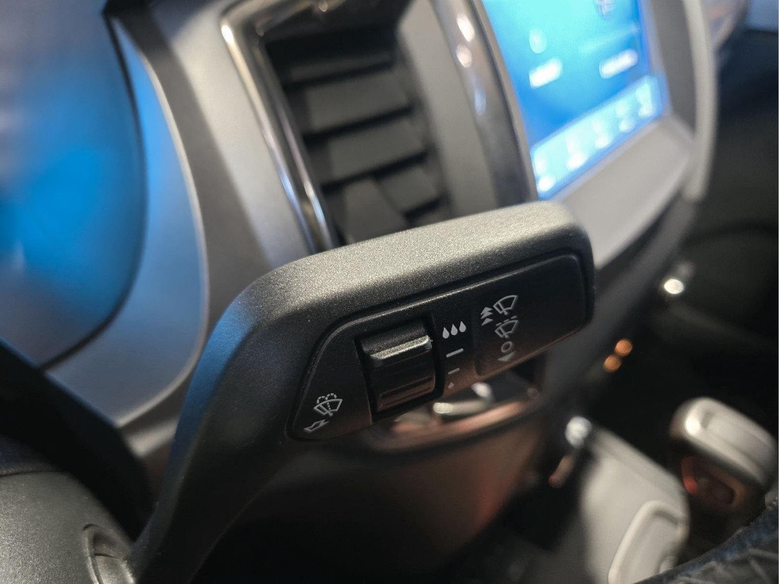 Used 2022 Velocity Blue Ford XLT image 19