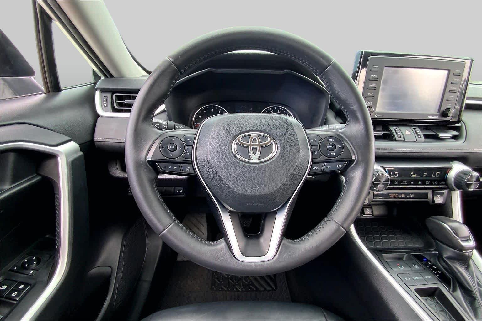 Used 2021 Blizzard Pearl Toyota XLE Premium image 6