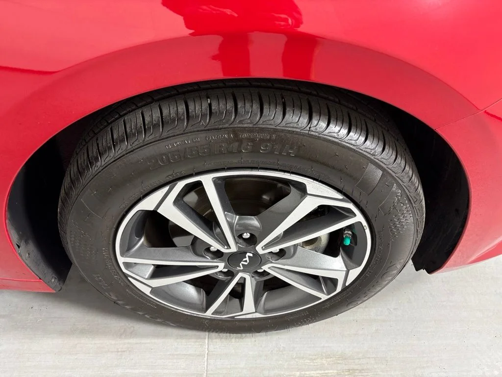 Used 2024 Red Kia LXS image 11