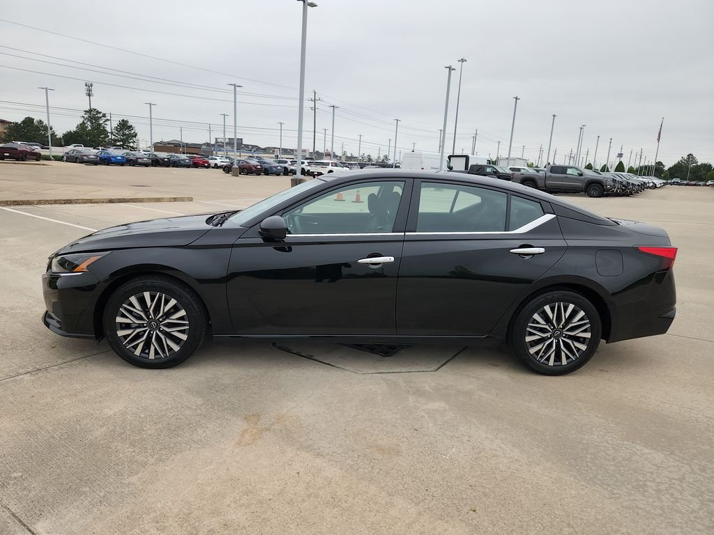 Used 2025 Black Nissan 2.5 SV image 8