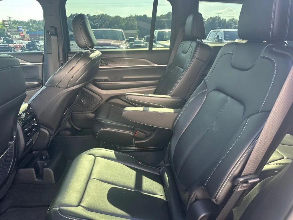 Used 2024 Diamond Black Jeep Limited image 21