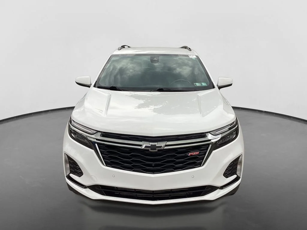 Used 2022 Summit White Chevrolet RS image 2