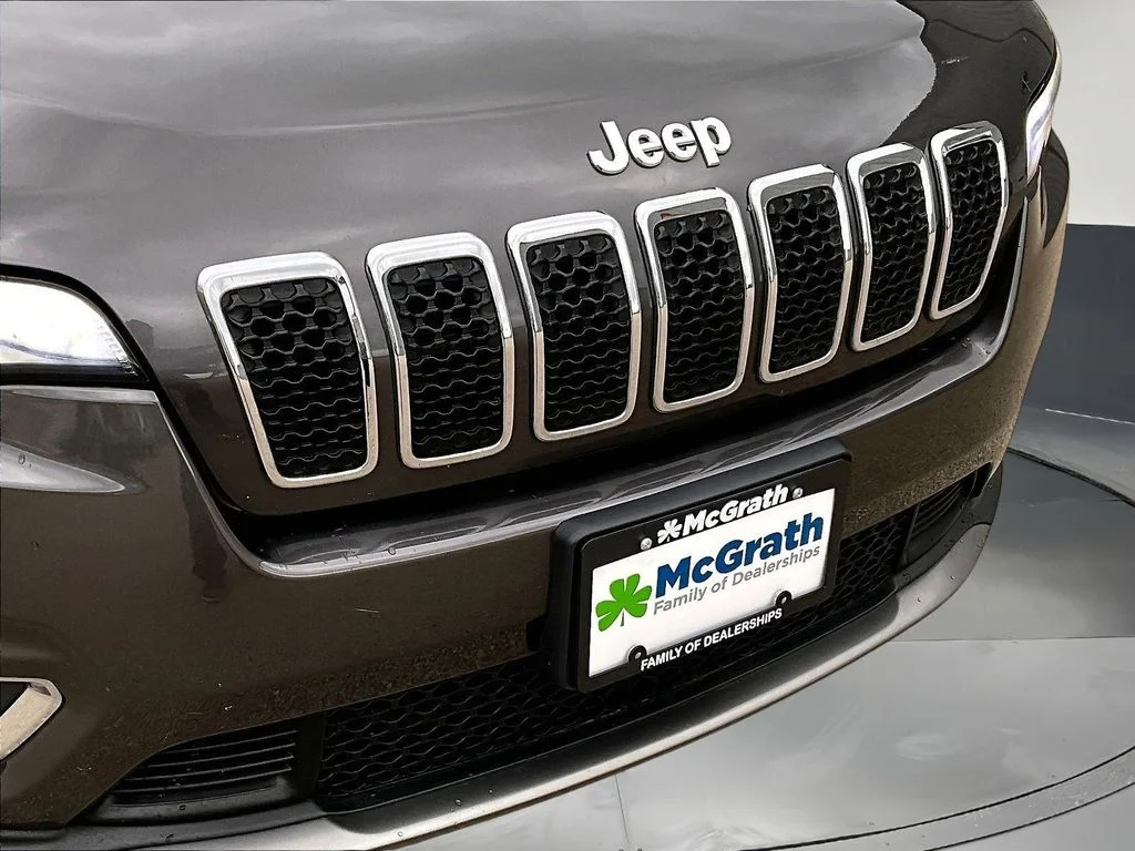 Used 2019 Gray Jeep Limited image 33