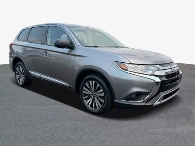 Used 2020 Gray Mitsubishi SE image 4