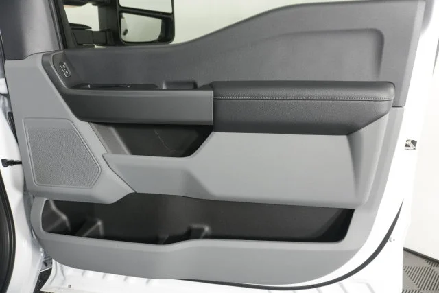 New 2027 Oxford White Ford F-350® XLT image 35