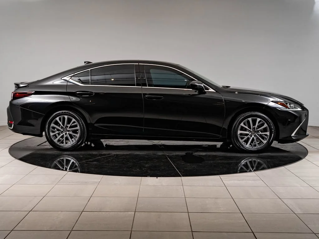 Used 2022 Graphite Black Lexus 300h image 11