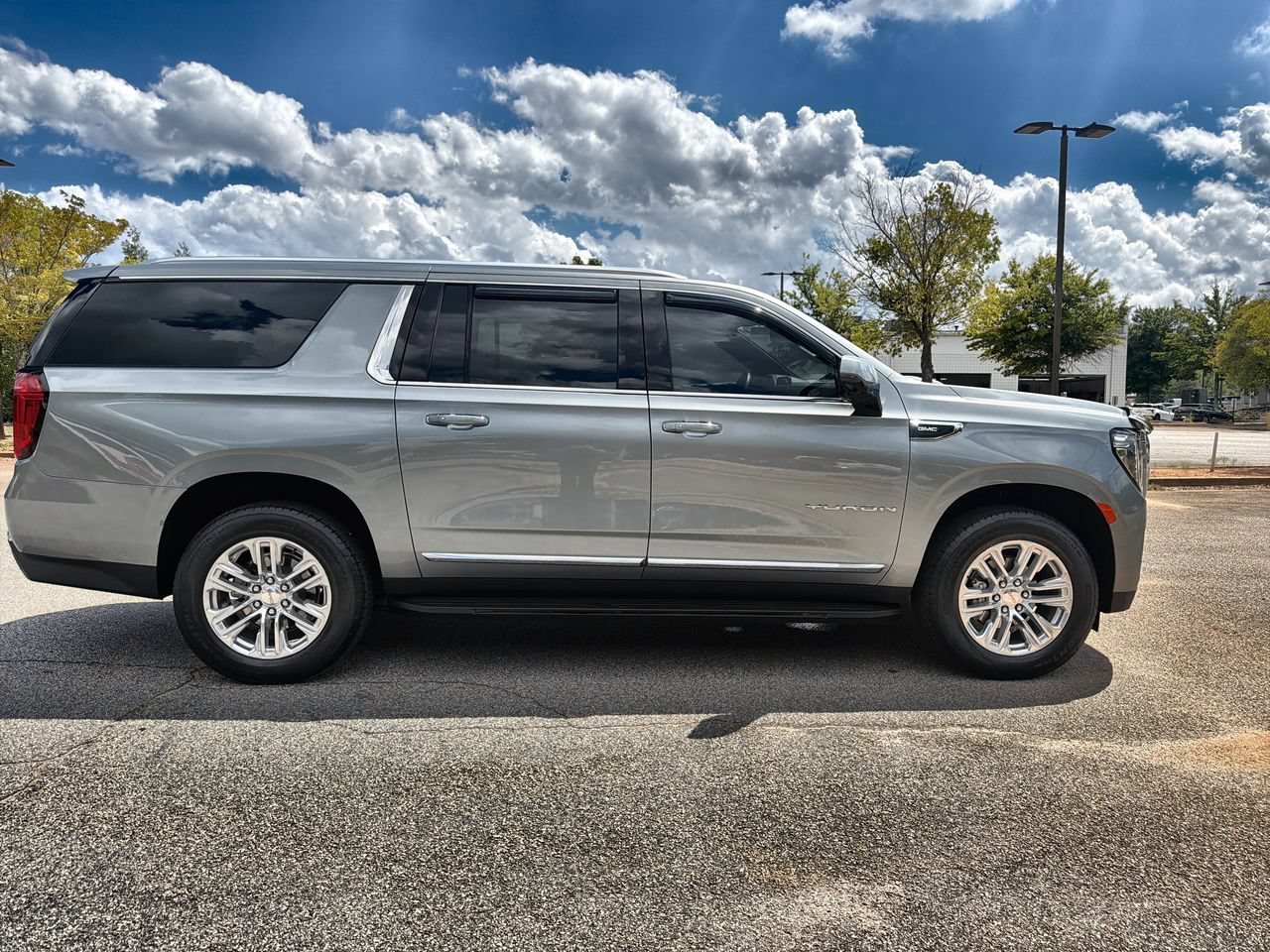 Used 2024 Sterling Metallic GMC SLT image 9